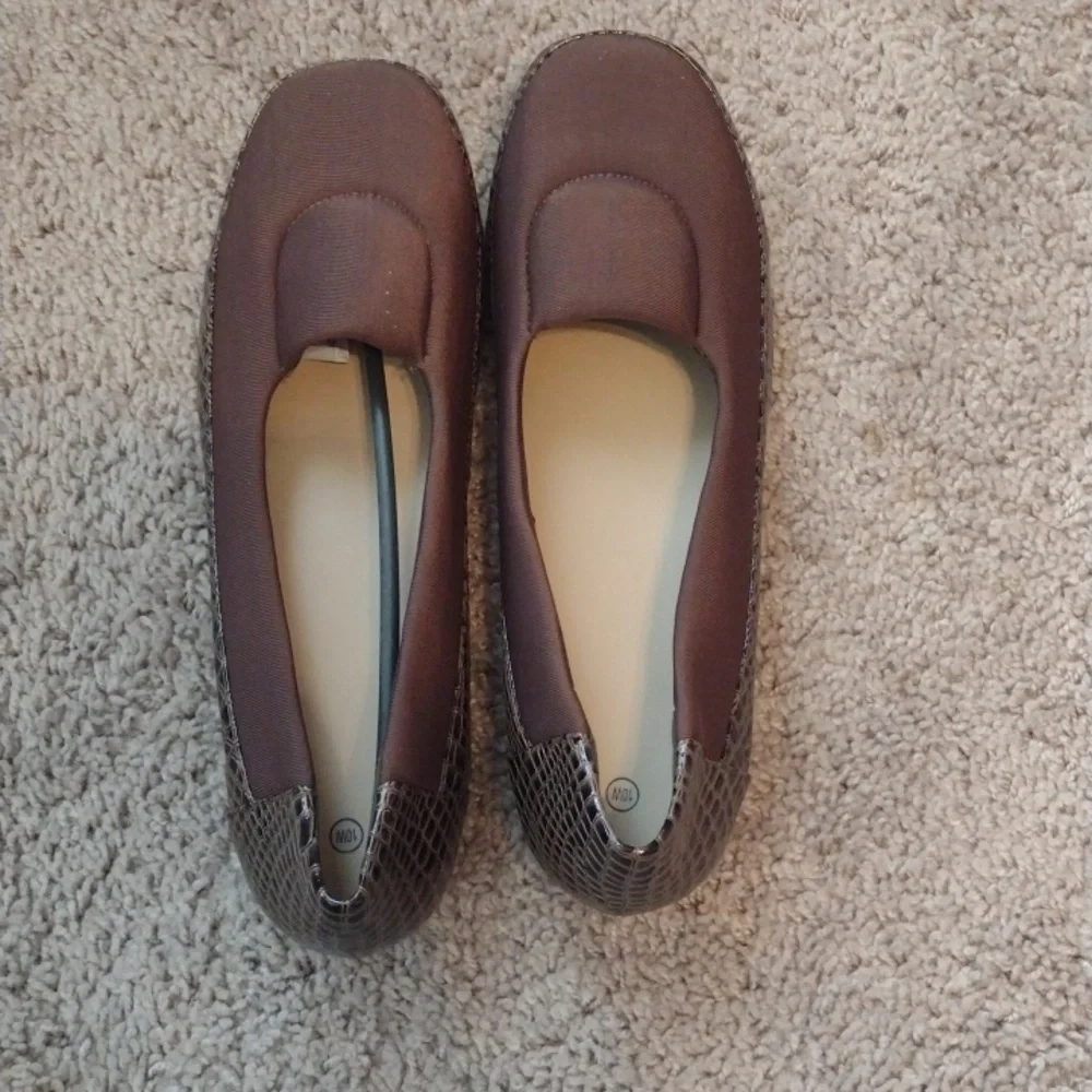 Ladies shoes...NWOT - Picture 1 of 2